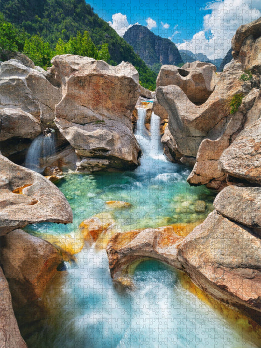 Wasserfall in Albanien - CALVENDO Foto-Puzzle'