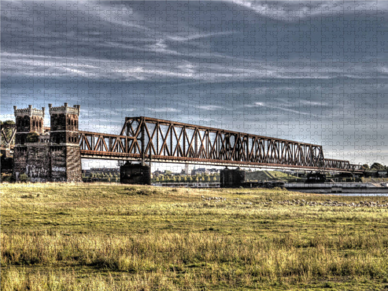 Die Hochfelder Eisenbahnbrücke von Rheinhausen aus 2000 Teile Puzzle quer - CALVENDO Foto-Puzzle'