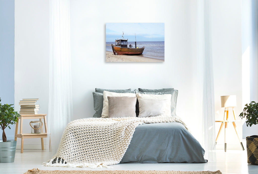 Premium Textil-Leinwand Premium Textil-Leinwand 120 cm x 80 cm quer Fischerboot am Strand von Ahlbeck auf der Insel Usedom