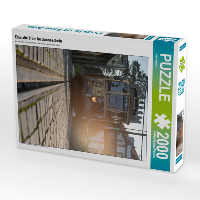 Eine alte Tram im Sonneschein 2000 Teile Puzzle hoch - CALVENDO Foto-Puzzle'