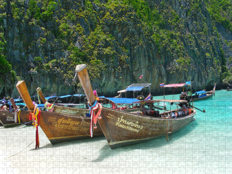 Longtailboote am Strand in Thailand - CALVENDO Foto-Puzzle'