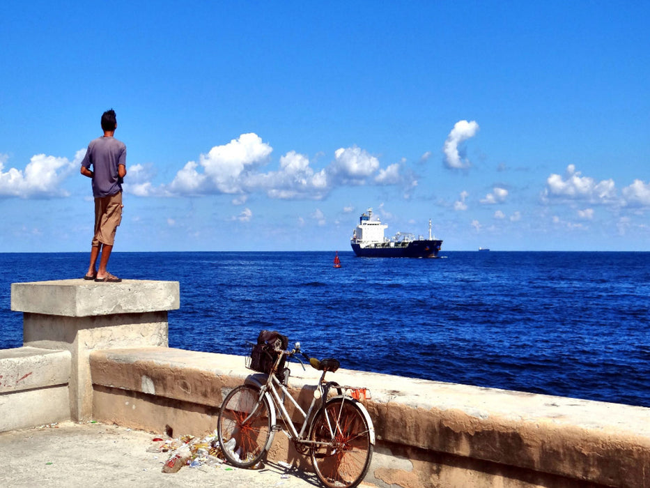 Das Frachtschiff MIRABEAU an der Hafeneinfahrt von Havanna - CALVENDO Foto-Puzzle'