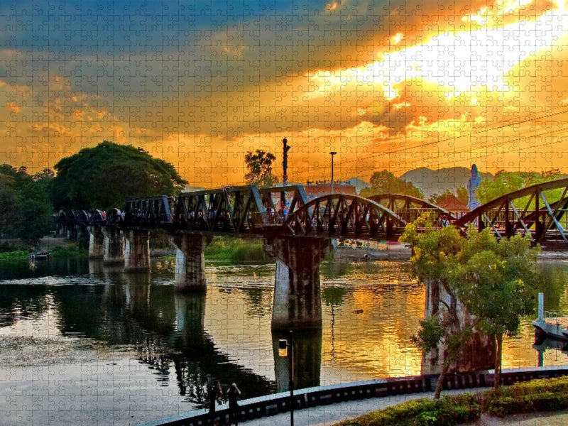 Die Brücke am Kwai in Kanchanaburi, Thailand - CALVENDO Foto-Puzzle'