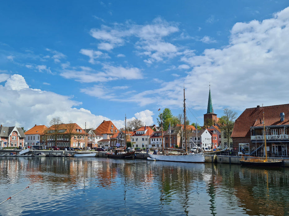 Hafen Neustadt in Schleswig Holstein mit Spiegelung der Gebäude - CALVENDO Foto-Puzzle'