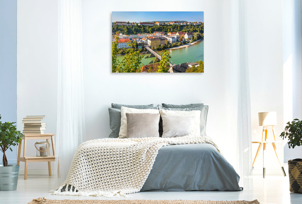 Premium Textil-Leinwand Premium Textil-Leinwand 120 cm x 80 cm quer Alte Brücke über die Salzach mit Altstadt und Burg