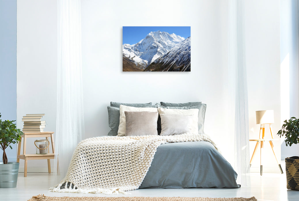 Premium Textil-Leinwand Premium Textil-Leinwand 120 cm x 80 cm quer Der Samdo Ri (6335 m) zwischen Samdo und Dharamshala auf 3900 m Höhe in der Manaslu-Region