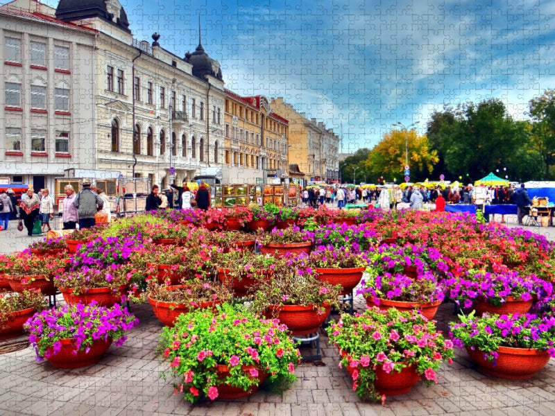 Herbstliche Blumenpracht im Zentrum von Pskow/Pleskau - CALVENDO Foto-Puzzle'