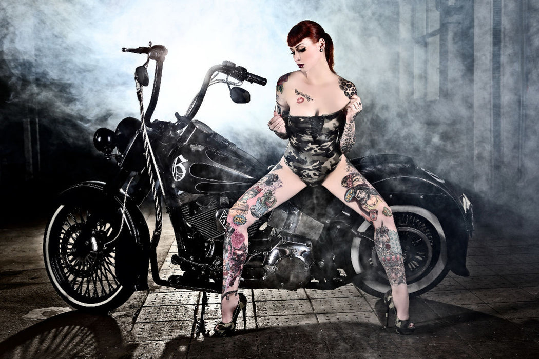 Premium Textil-Leinwand Premium Textil-Leinwand 120 cm x 80 cm quer FLSTN Softail Deluxe Bj.05 mit Wildcat_Ink Sexy