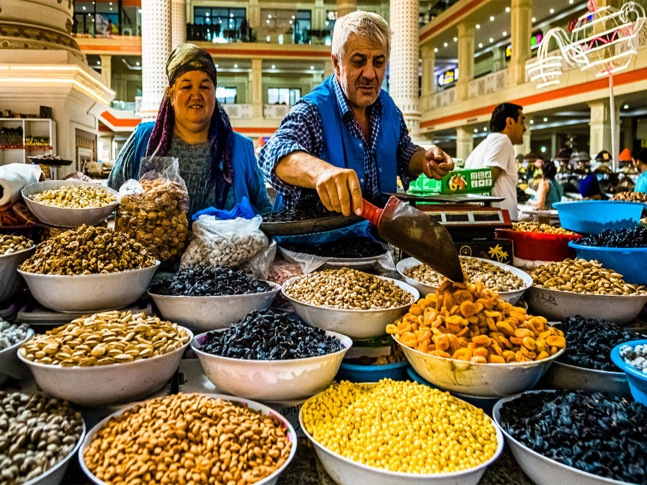 Duschanbe heißt übersetzt Montagsmarkt. In der modernen Markthalle findet er heute allerdings täglich statt - CALVENDO Foto-Puzzle'