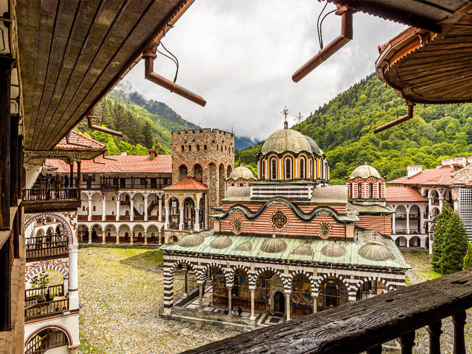 Das Bau-Ensemble im Rila Gebirge ist das bedeutendste und größte Kloster Bulgariens - CALVENDO Foto-Puzzle'