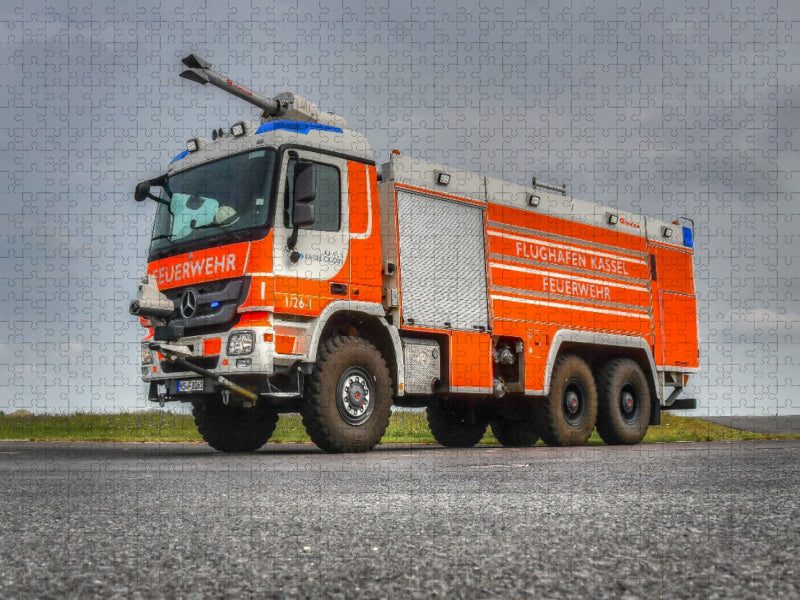 Rosenbauer FLF 9700 / 250 MB Actros 3360 - Airport Kassel - CALVENDO Foto-Puzzle'