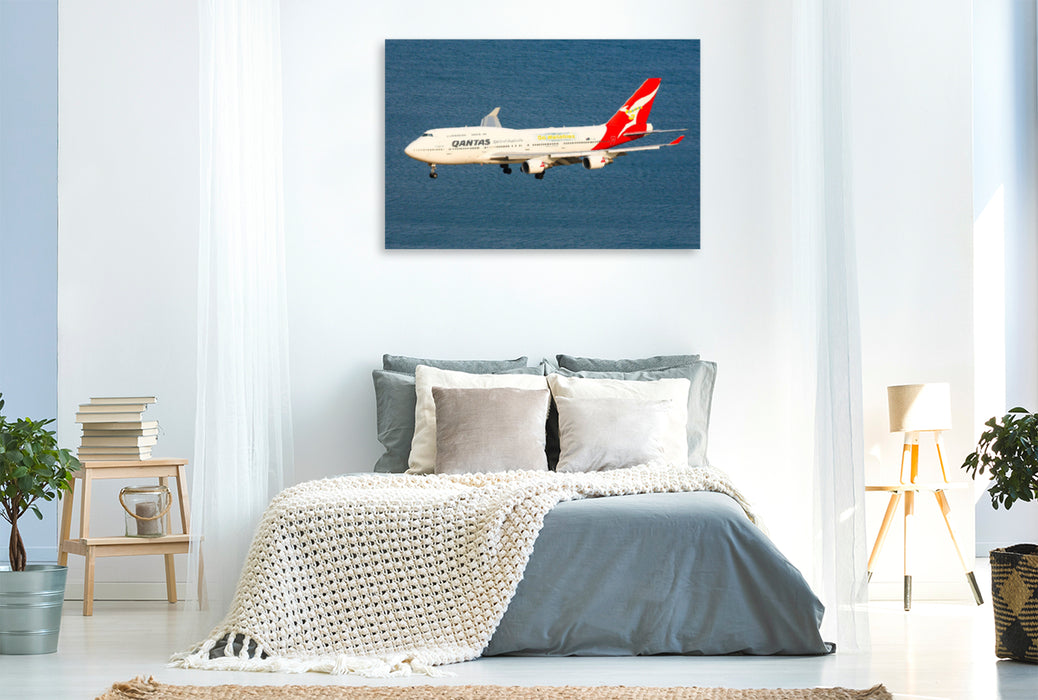 Premium Textil-Leinwand Premium Textil-Leinwand 120 cm x 80 cm quer Qantas Boeing 747-400 - YSSY/SYD