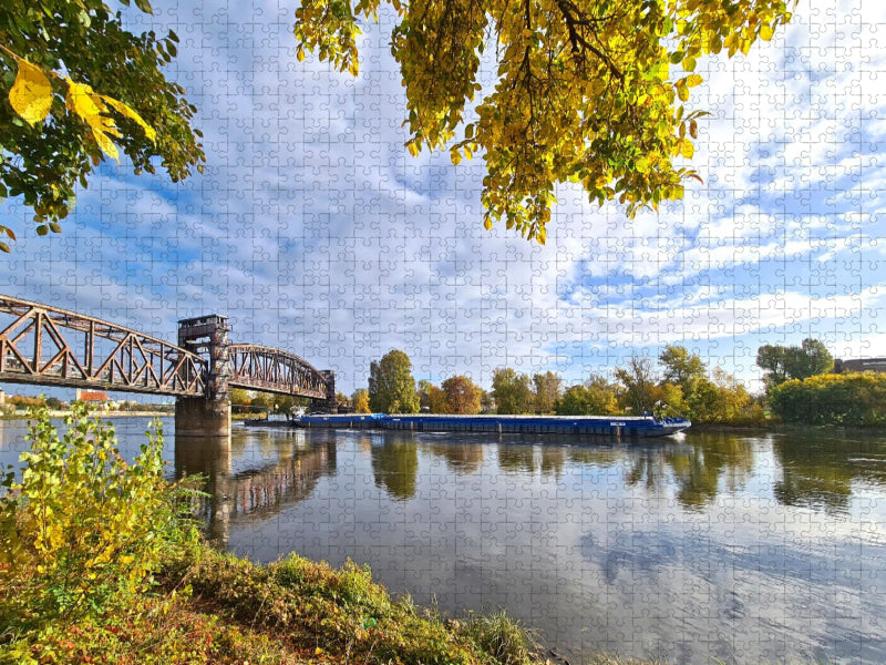 Historische Hubbrücke mit Binnenschiff - CALVENDO Foto-Puzzle'