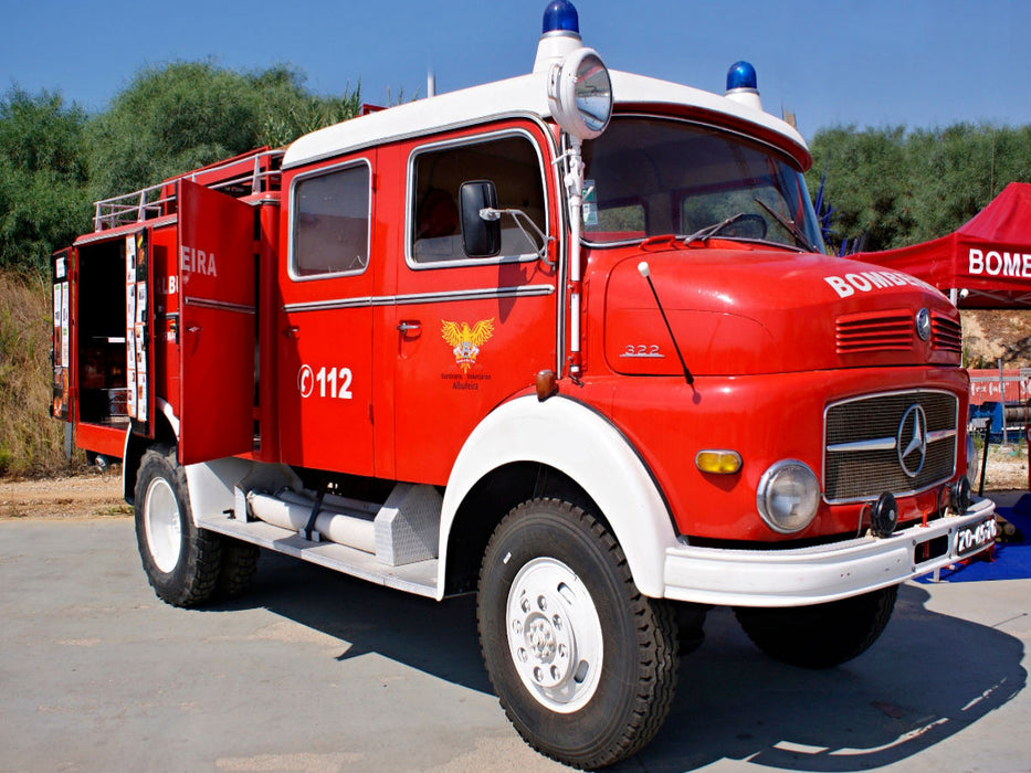 Vintage Mercedes Feuerwehrwagen - CALVENDO Foto-Puzzle'
