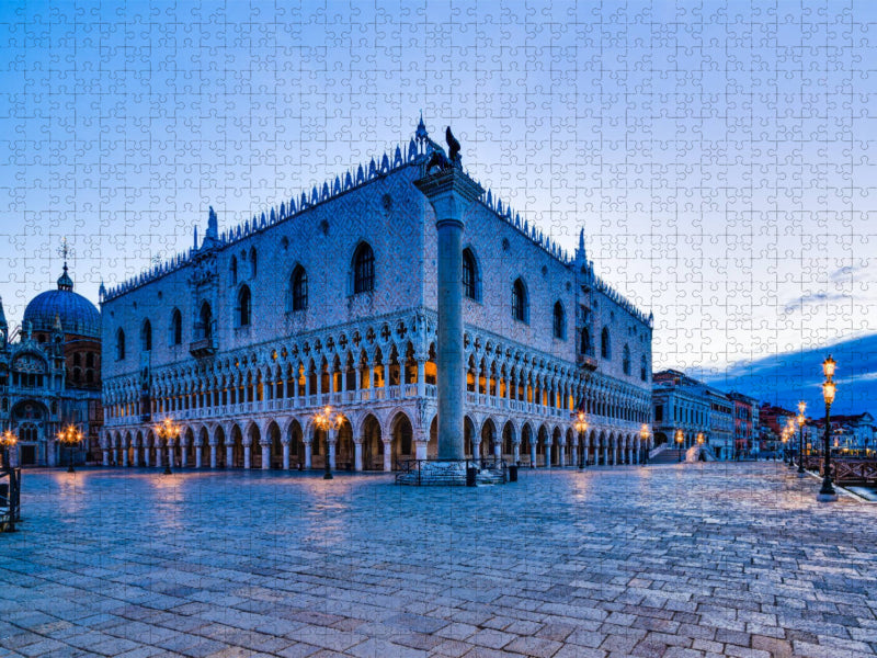 The Doge's Palace just before sunrise - CALVENDO photo puzzle 