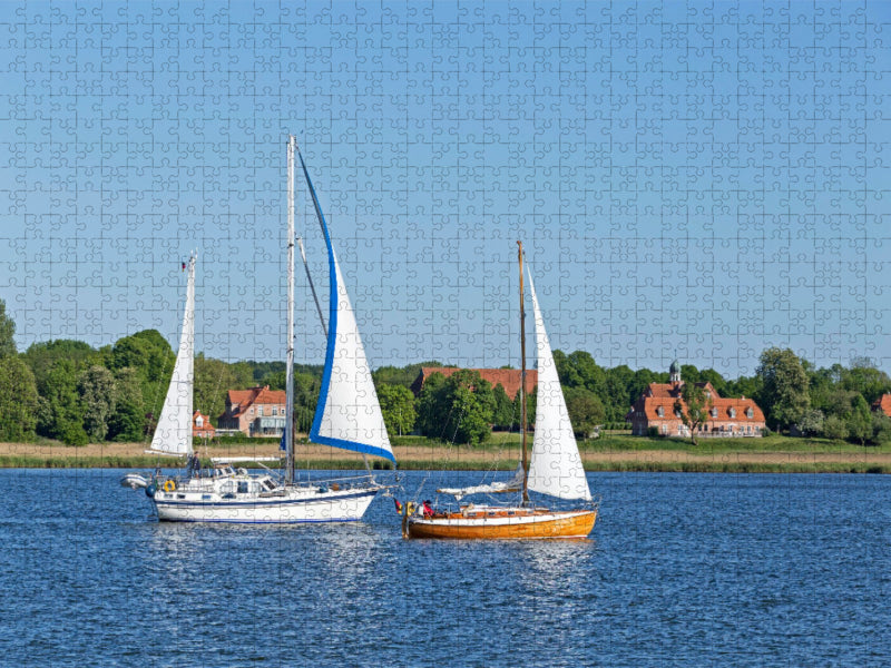 Segelboote vor Gut Stubbe, Lindaunis - CALVENDO Foto-Puzzle'