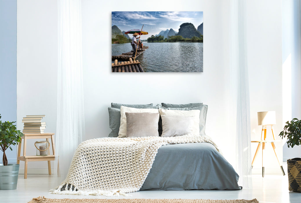 Premium Textil-Leinwand Premium Textil-Leinwand 120 cm x 80 cm quer Mit dem Bambusfloß auf dem Yulong He River
