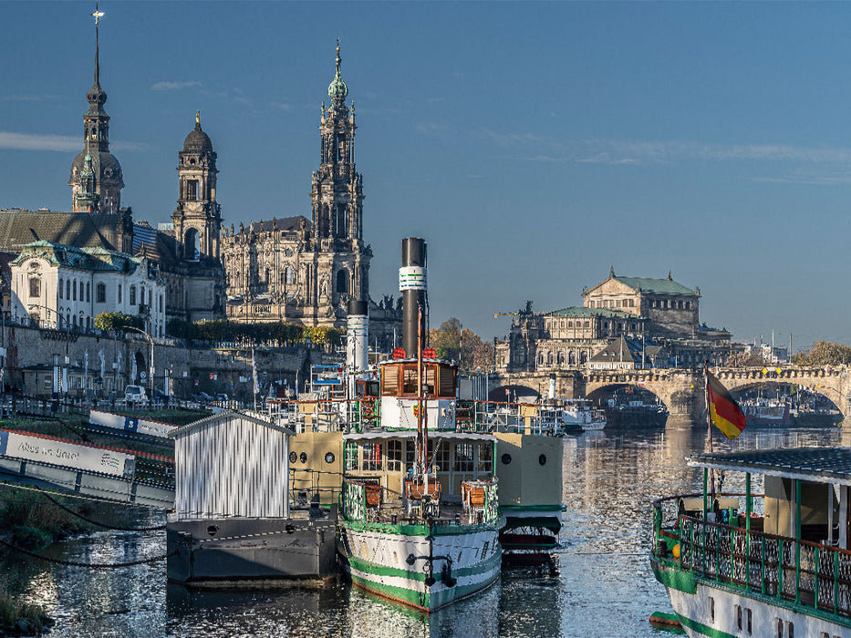 Sächsische Dampfschifffahrt mit blick auf die Hofkirsche - CALVENDO Foto-Puzzle'