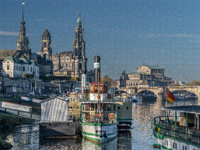 Sächsische Dampfschifffahrt mit blick auf die Hofkirsche - CALVENDO Foto-Puzzle'