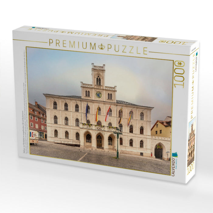 Rathaus am Marktplatz im neugothischem Stil mit Glockenturm. - CALVENDO Foto-Puzzle'