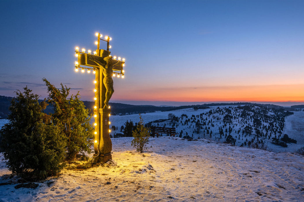 Premium Textil-Leinwand Adventszeit am Kalvarienberg