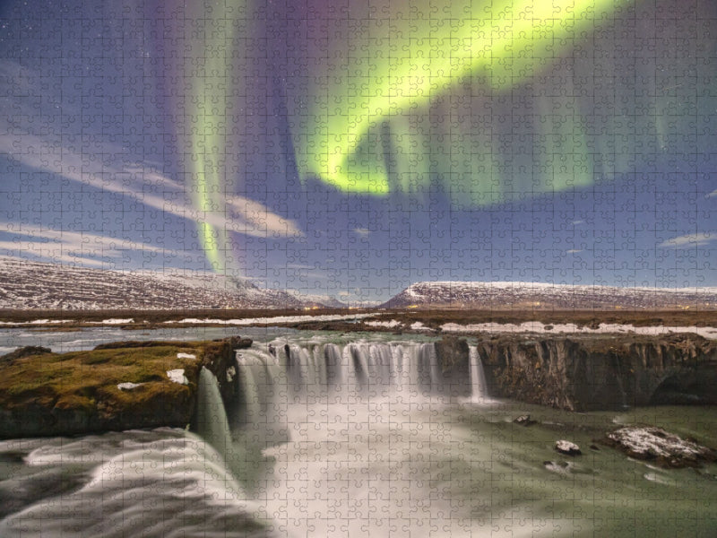 Nordlicht über dem Godafoss Wasserfall in Island - CALVENDO Foto-Puzzle'