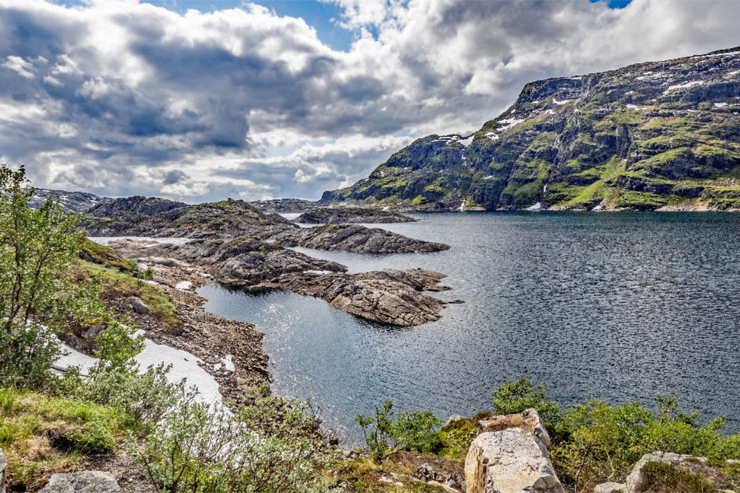 Premium Textil-Leinwand Der Stausee Svartavatnet in der Provinz Rogaland