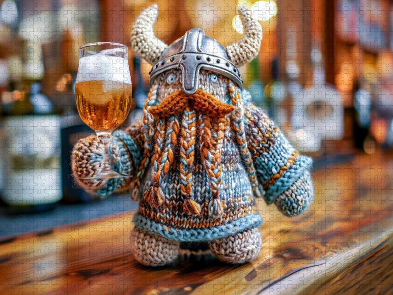 Wikinger Einherjer mit einem Glas Bier. Gehäkelt. - CALVENDO Foto-Puzzle'