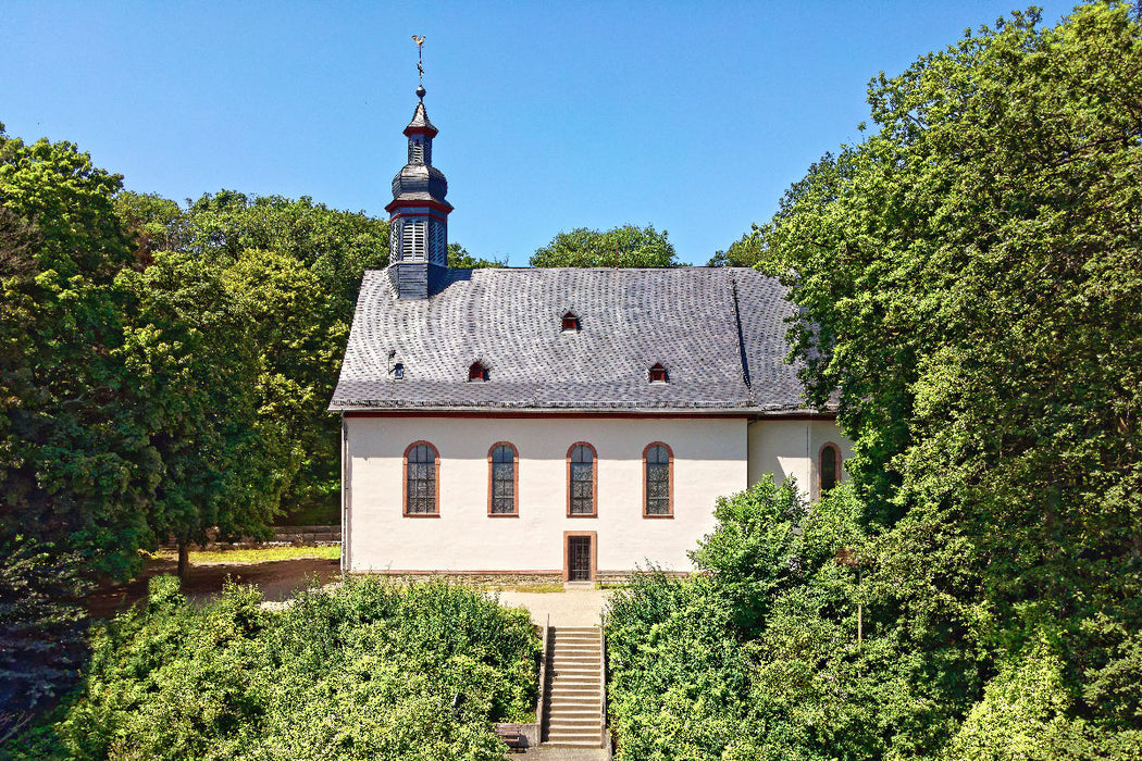 Premium Textil-Leinwand Erbaut aus Dankbarkeit über die Rettung vor der Pest: Bergkapelle in Hofheim von 1773