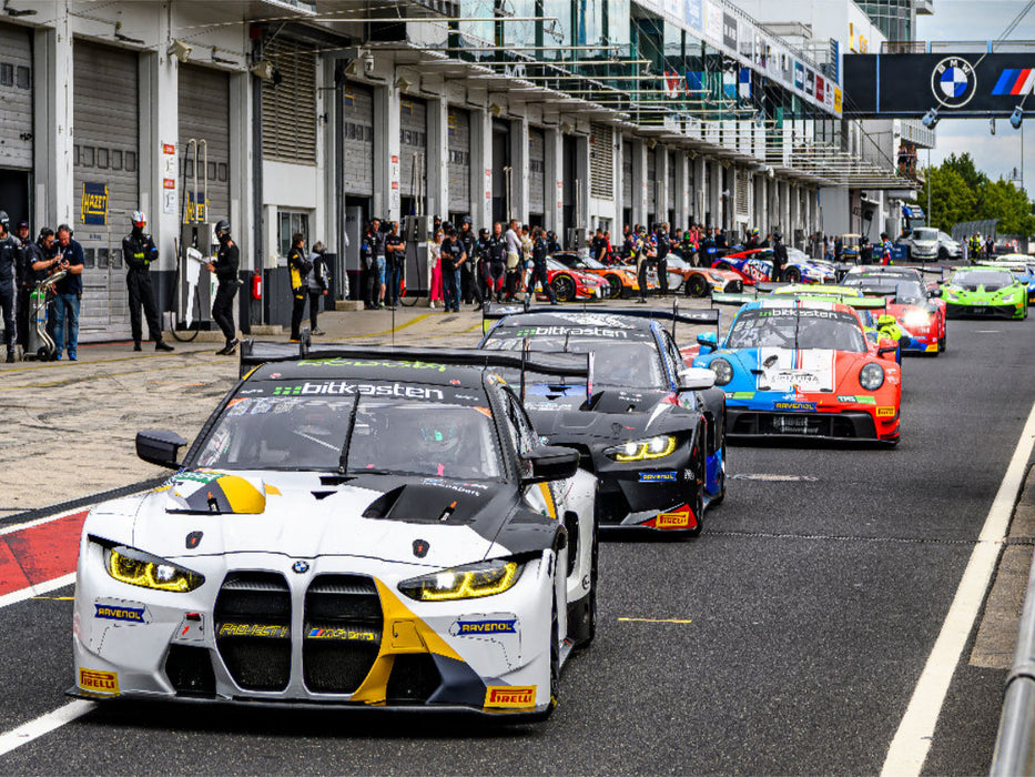 Ausfahrt aus der Boxengasse am Nürburgring - CALVENDO Foto-Puzzle'