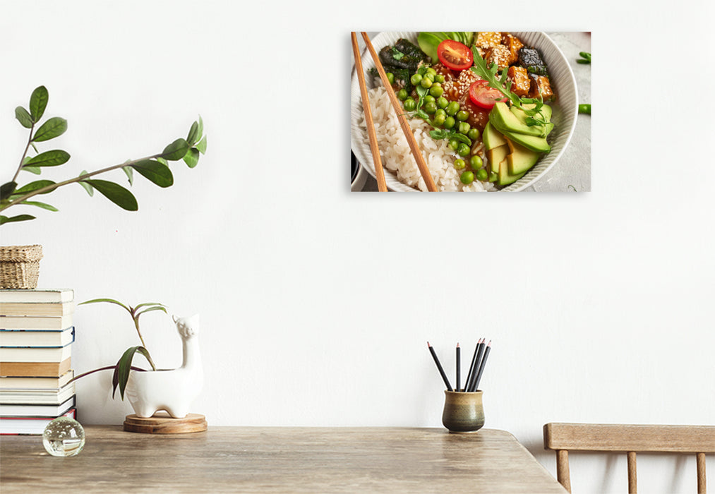 Premium Textil-Leinwand Vegane Bowl mit Erbsen, Poke Reis, Tomaten, Algen und Avocado, Tofu, Basilikum, Toppings und Dressing