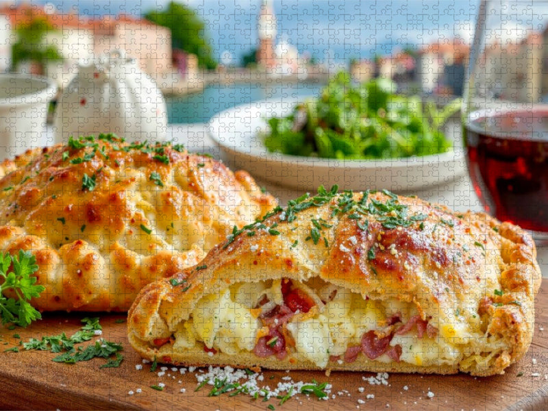 Eine italienische Calzone - wer gerät da nicht ins Schwärmen - CALVENDO Foto-Puzzle'