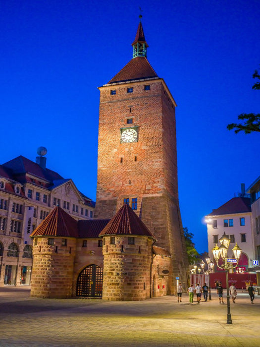 Nürnberg - Weißer Turm zur Blauen Stunde - CALVENDO Foto-Puzzle'
