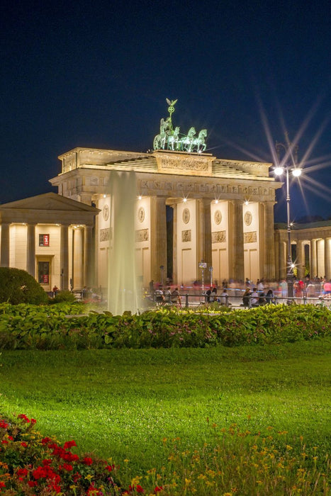 Premium Textil-Leinwand Berlin - Brandenburger Tor bei Nacht