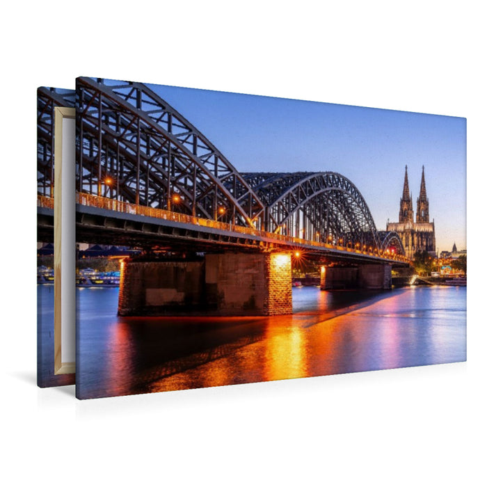 Premium Textil-Leinwand Hohenzollernbrücke zur blauen Stunde