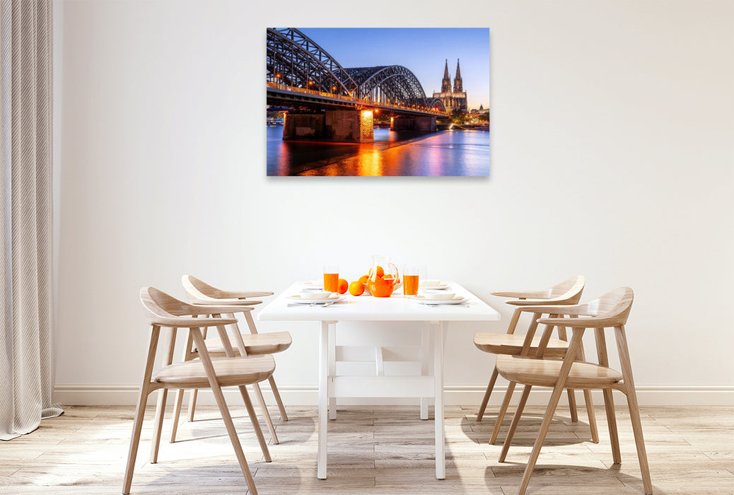 Premium Textil-Leinwand Hohenzollernbrücke zur blauen Stunde