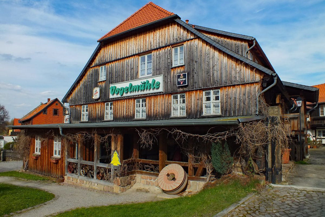Premium Textil-Leinwand Der Gasthof Vogelmühle in Ilsenburg