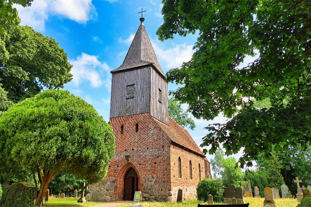 Premium Textil-Leinwand Die evangelische Dorfkirche Groß Zicker