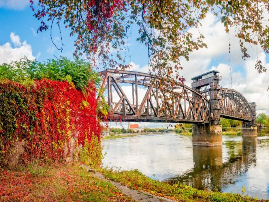 Magdeburg, Alte fußgänger Hubbrücke im goldenen Herbst - CALVENDO Foto-Puzzle'
