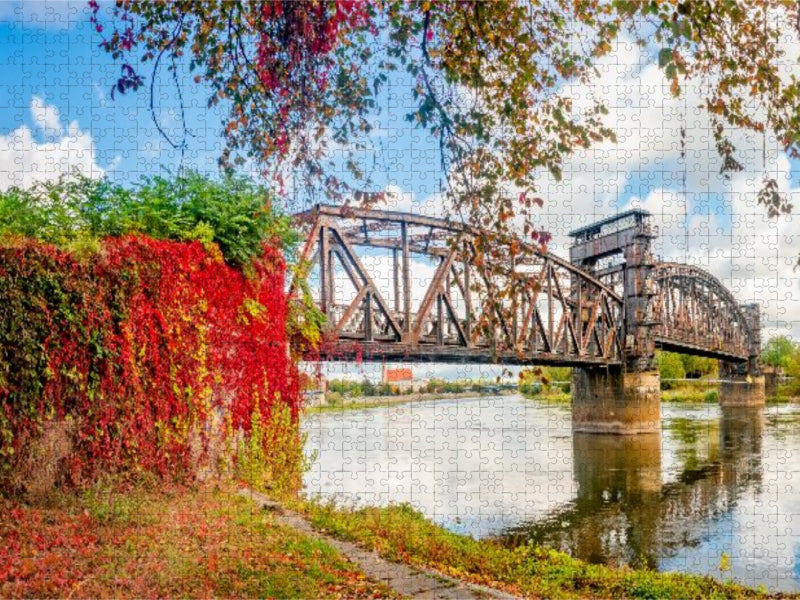 Magdeburg, Alte fußgänger Hubbrücke im goldenen Herbst - CALVENDO Foto-Puzzle'