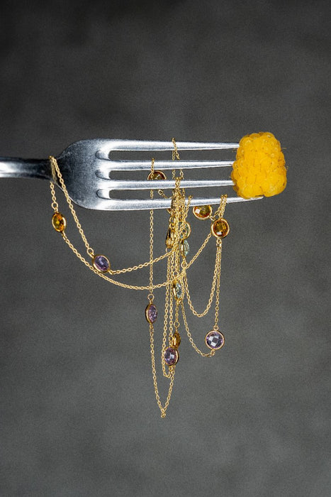 Premium Textil-Leinwand Farbsteinkette mit einer gelben Himbeere