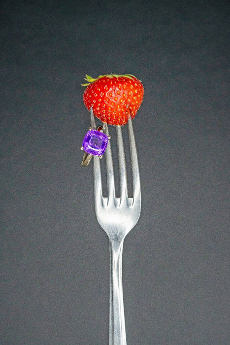 Premium Textil-Leinwand Der Amethyst mit Erdbeere