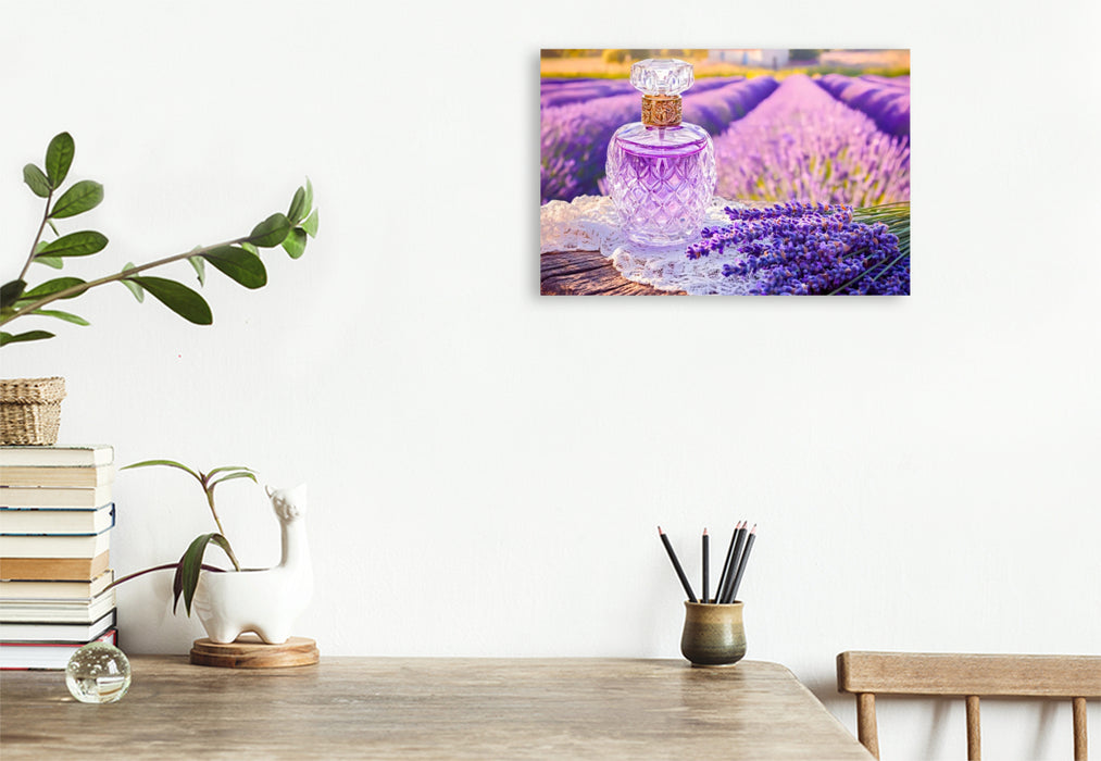 Premium Textil-Leinwand Lavendelparfum vor Blütenfeld im Sonnenlicht