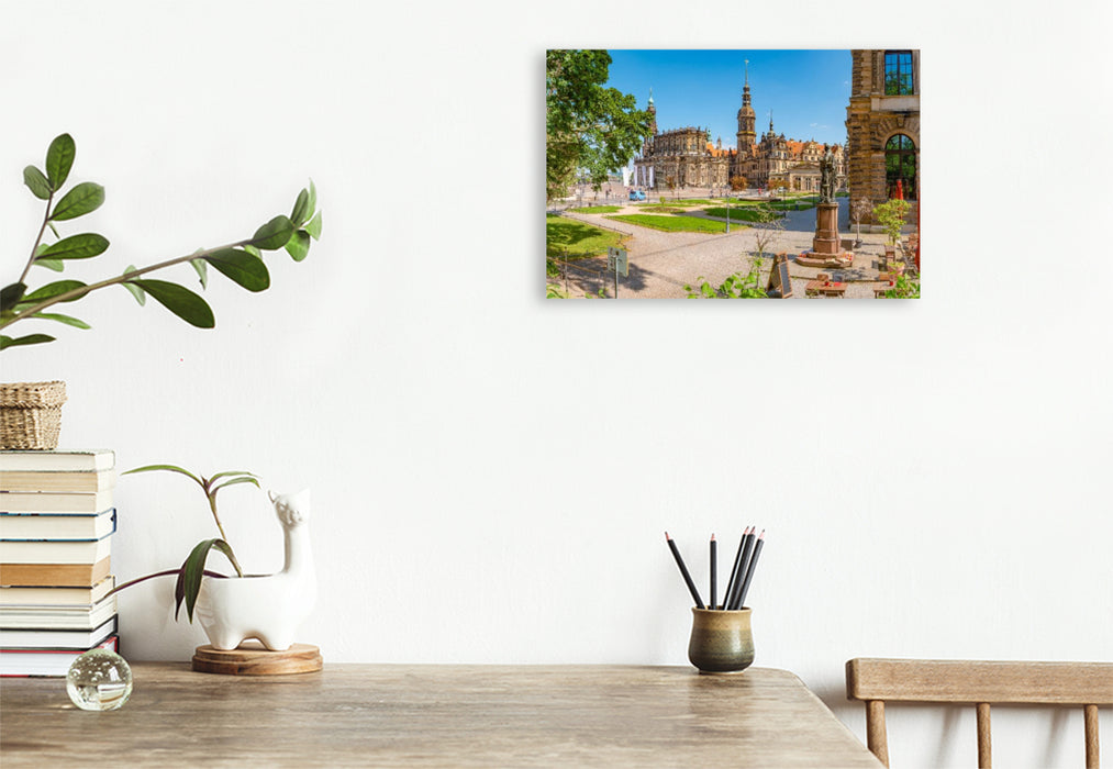 Premium Textil-Leinwand Dresden, Theaterplatz und Kathedrale Sanctissimae Trinitatis