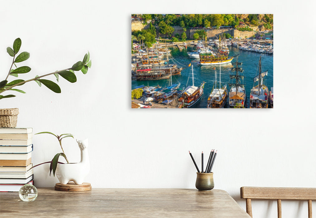 Premium Textil-Leinwand Türkey, Antalya: Altes Marine Kaleici in der Innenstadt