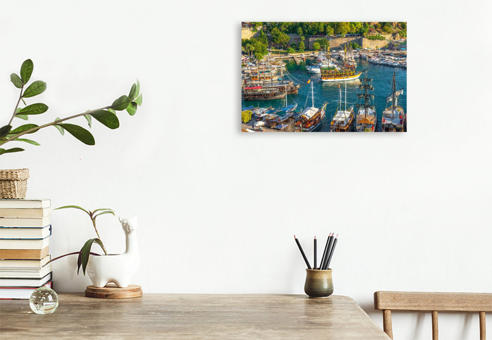 Premium Textil-Leinwand Türkey, Antalya: Altes Marine Kaleici in der Innenstadt