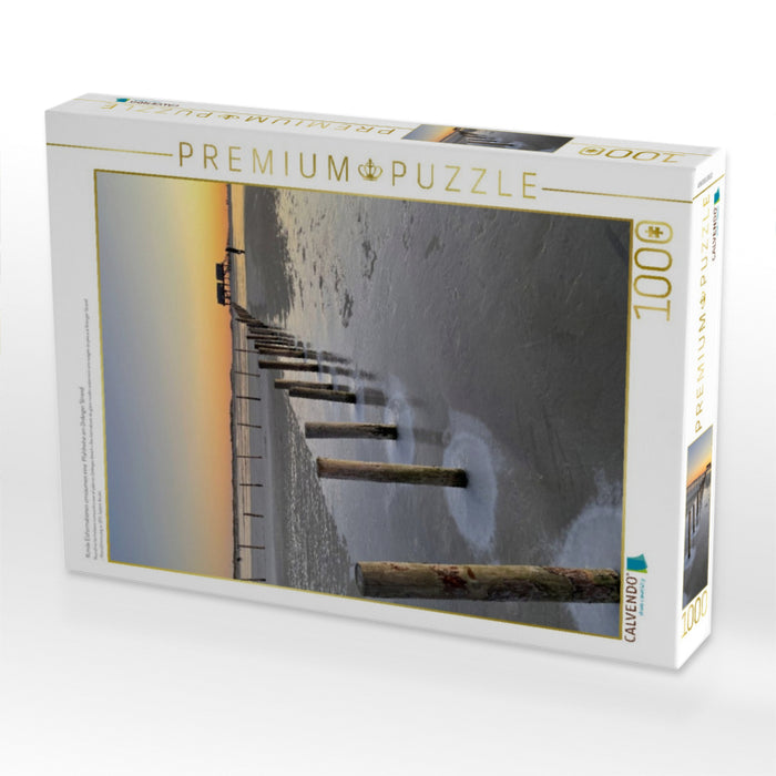 Runde Eisformationen umsäumen eine Pfahlreihe am Ordinger Strand - CALVENDO Foto-Puzzle'