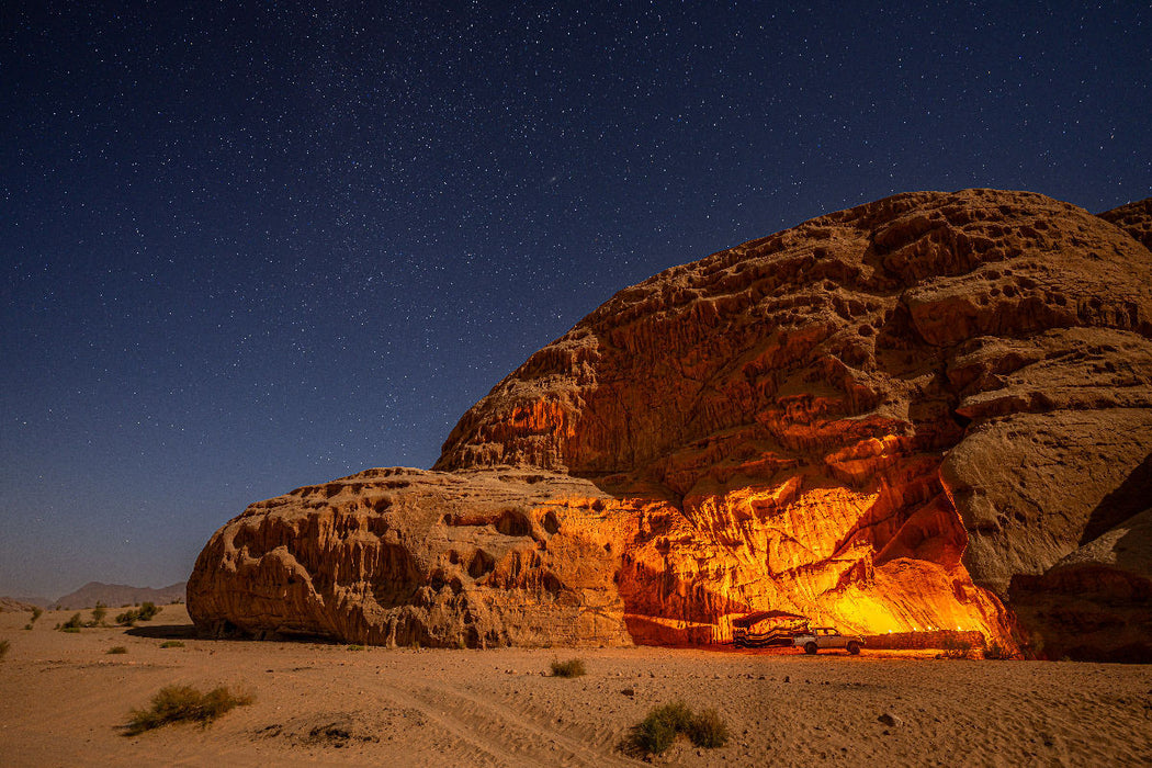 Premium Textil-Leinwand Tausend Sterne über der Wüste: Magie im Wadi Rum