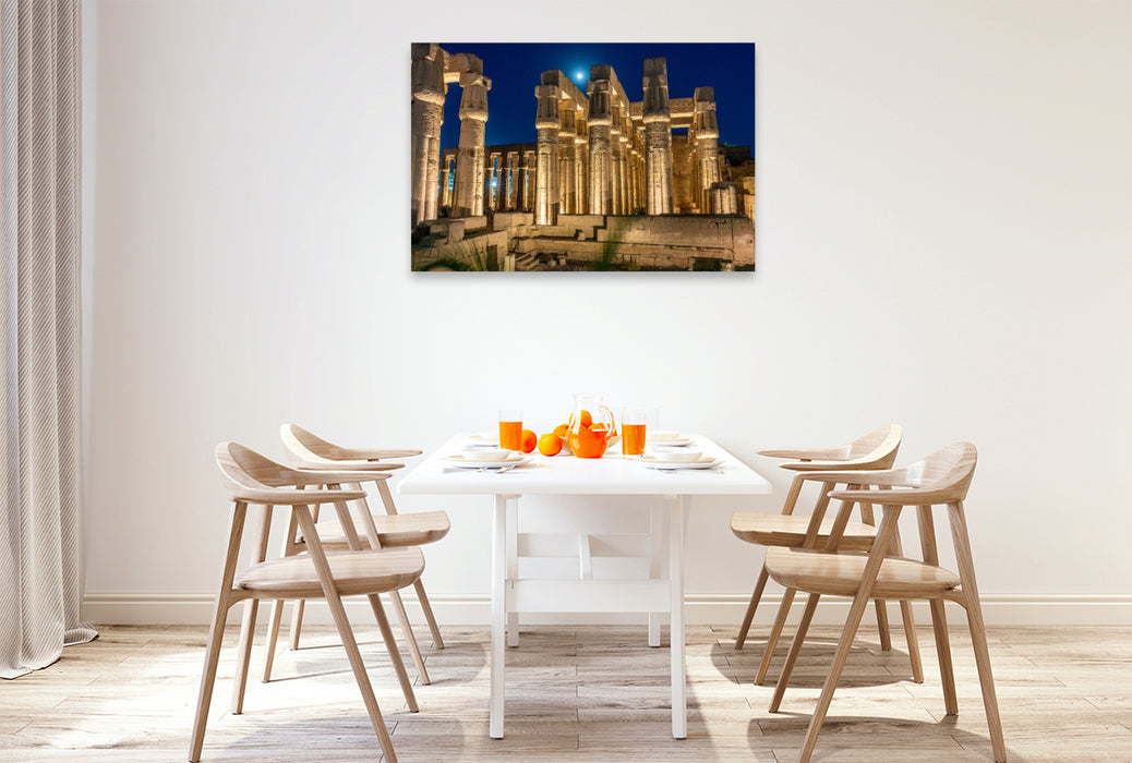 Premium Textil-Leinwand Der Luxor-Tempel unter dem Mond von Theben