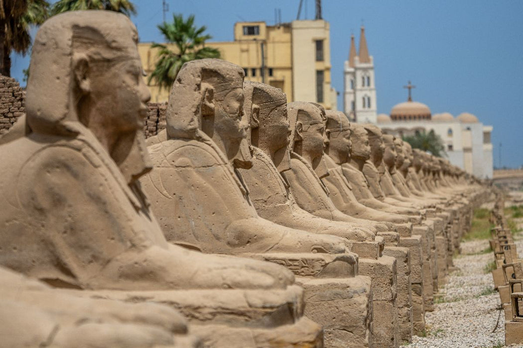 Premium Textil-Leinwand Die schweigende Prozession von Luxor